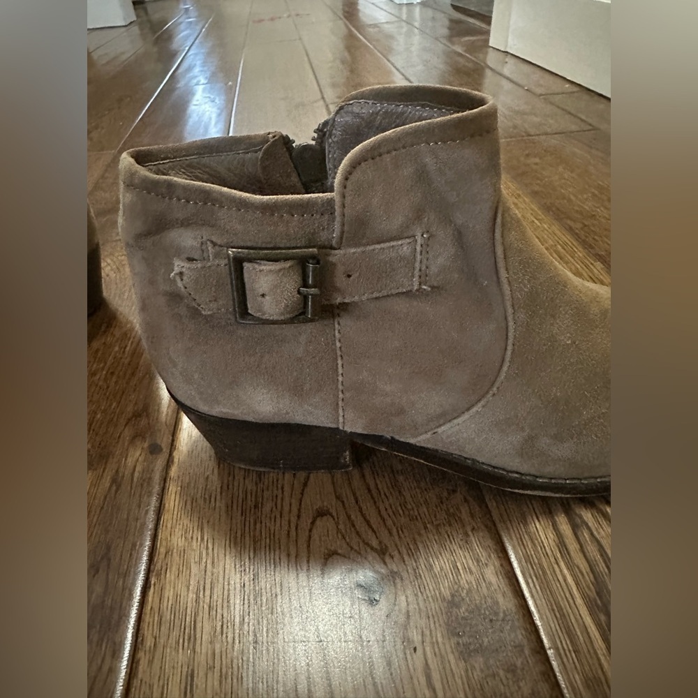 Steve Madden Prizzze Suede Ankle Zip Buckle Block Heel Booties, Taupe, Size 7. - Picture 5 of 15